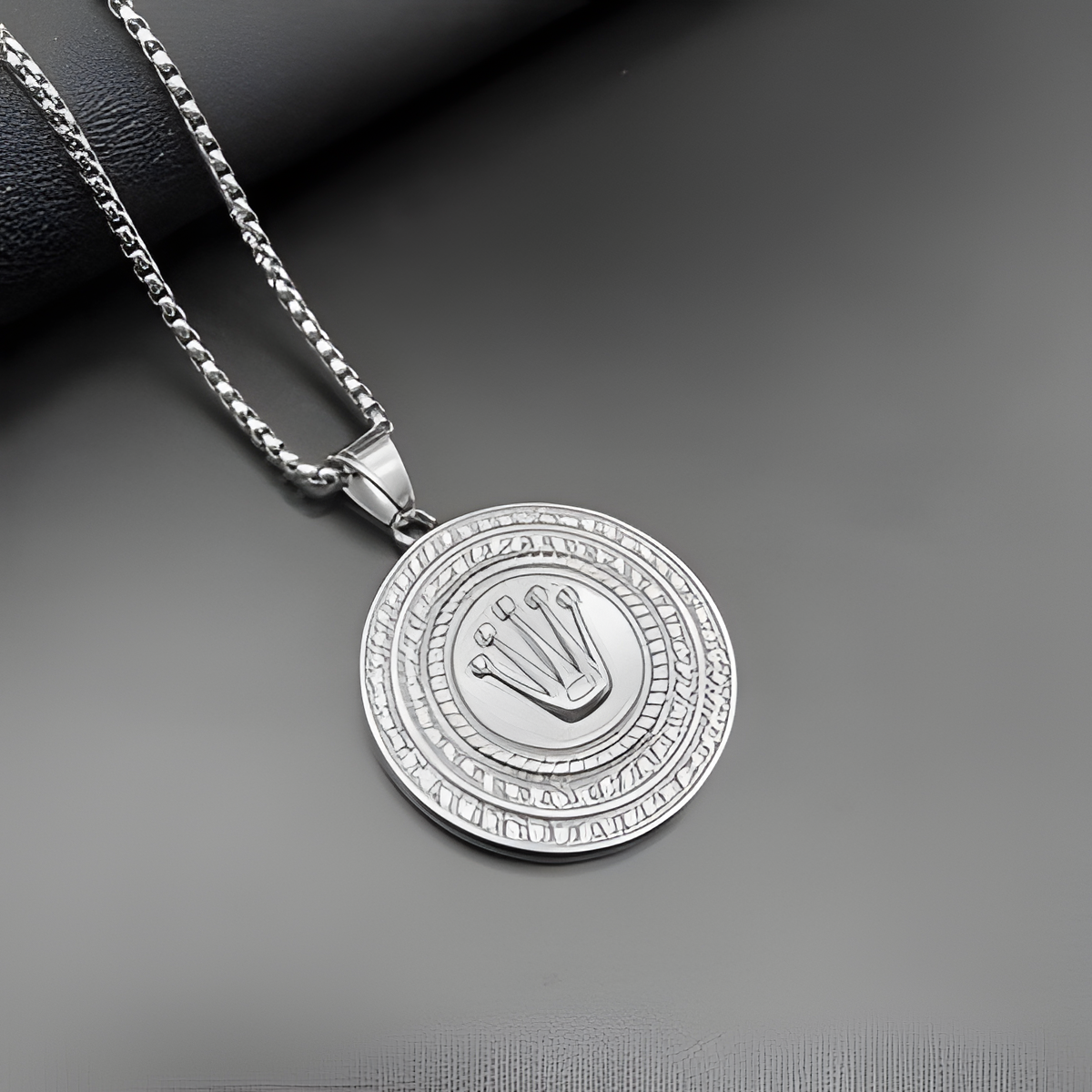 Ro Ro Hip Hop Crown Pendant Necklace