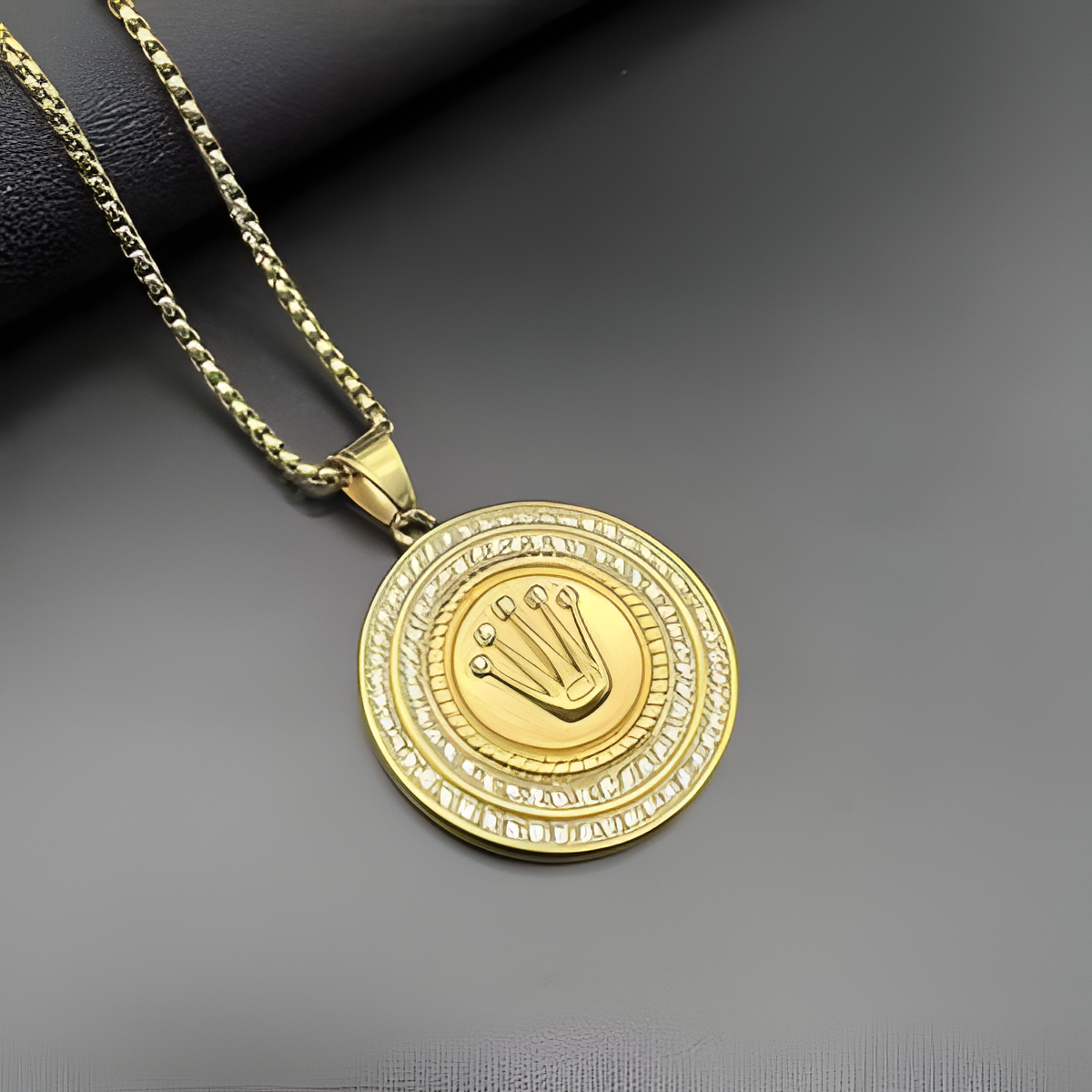 Ro Ro Hip Hop Crown Pendant Necklace